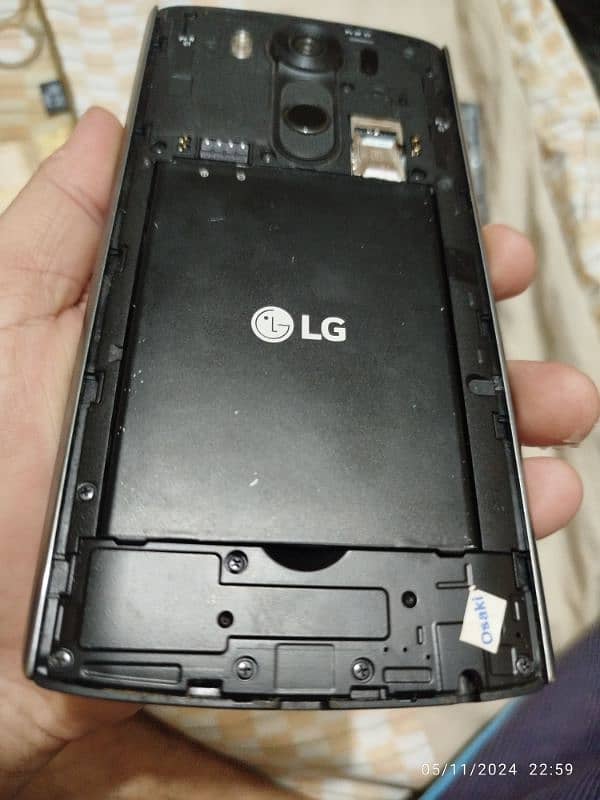 LG V10 (PTA approved) 4