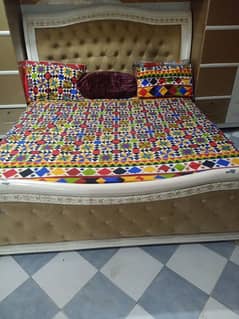 Deco paint Bed