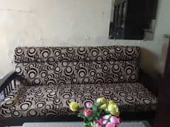 5 seater Sofa Set For Sale. . Only 1 month used