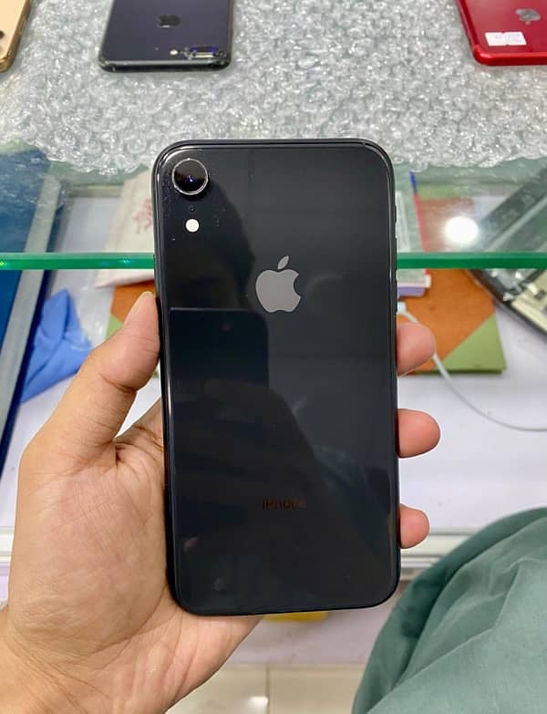 iPhone XR 1