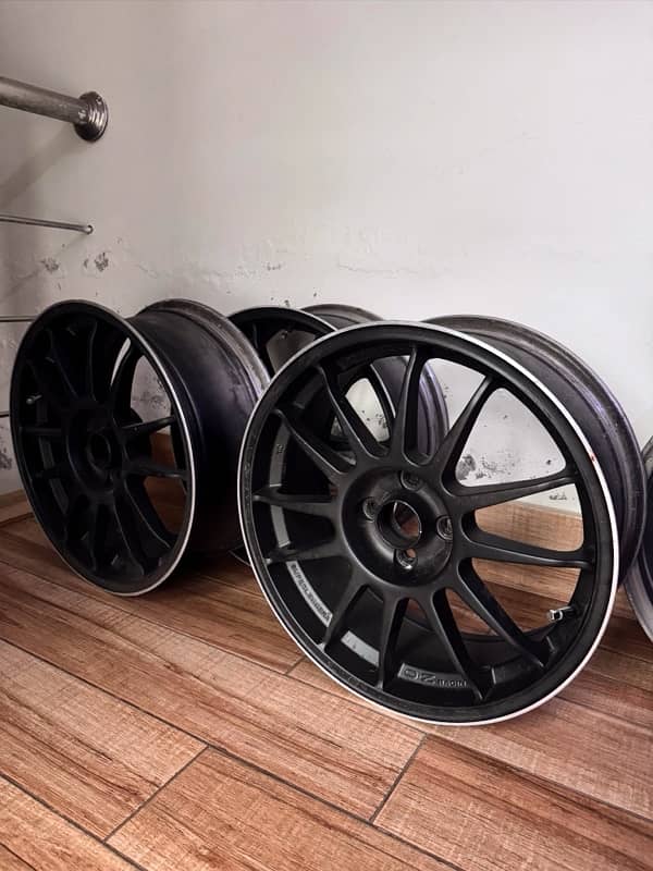 17 inch Alloy rims up for sale 0