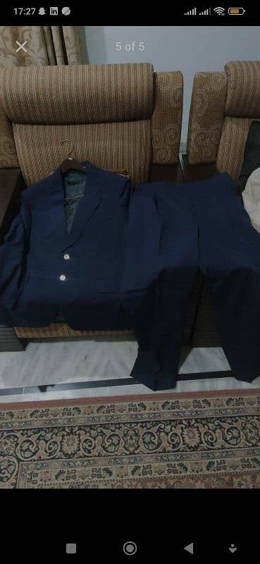 Navy blue Suit Two Piece in great Condition. Size Large. P 4