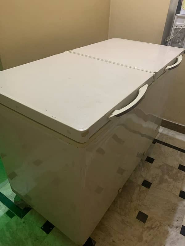 dawlance twin door freezer 1