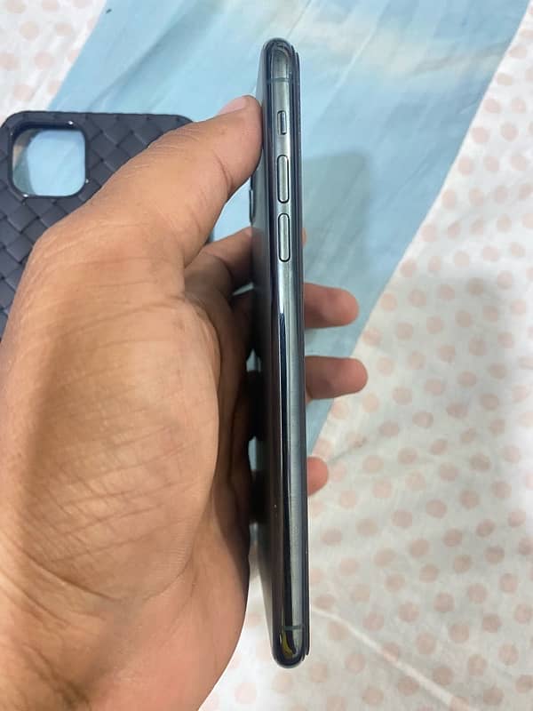 iphone 11 pro max PTA Approved 3