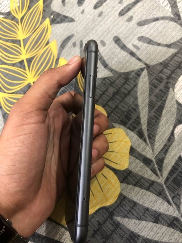 iphone 11 urgent sale 1