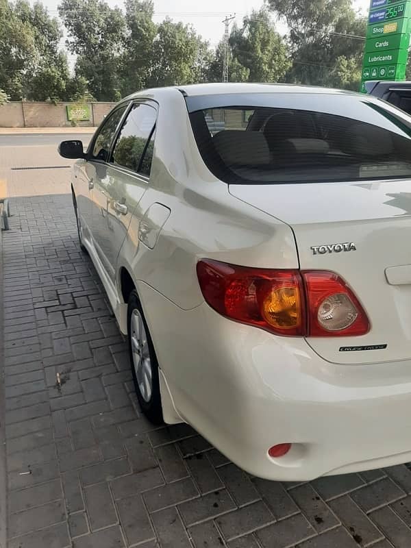 Toyota Corolla Altis 2010 4