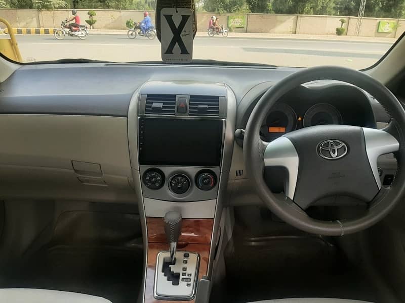 Toyota Corolla Altis 2010 11