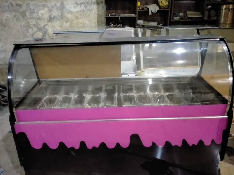 ICE Cream Display / Ice cream counter and freezer 2