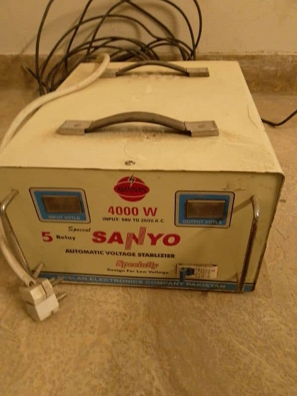 SANYO 4000 watt Stabilizer 1