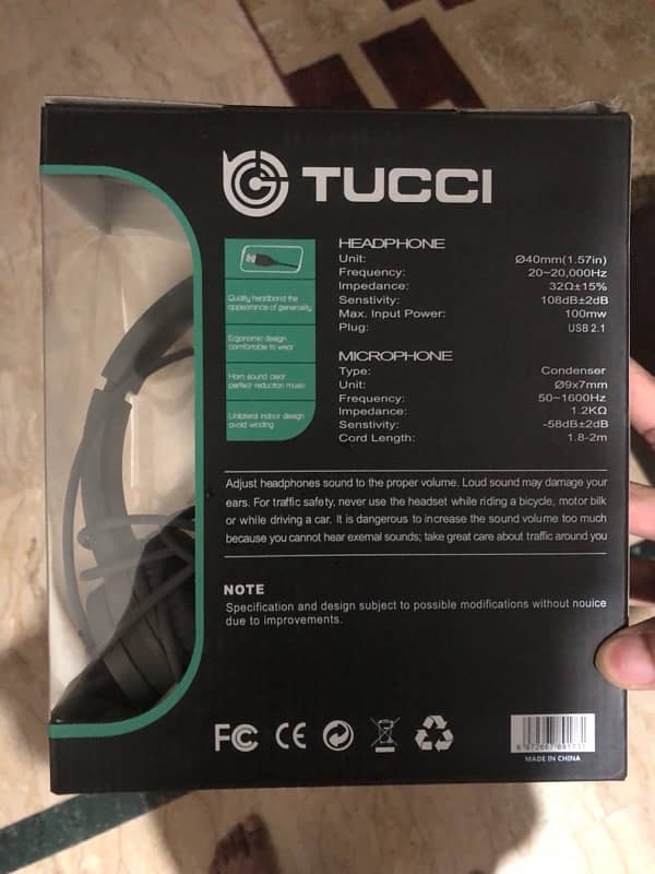 tucci orignal headphones 4 piece 1