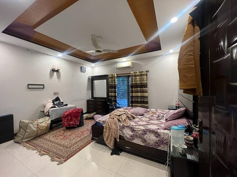 10 Marla House For Sale in Bahria Town Lahore. 6