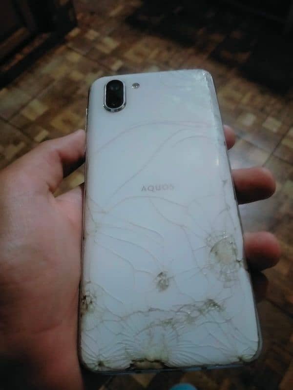 AQUOS R2 FOR SALE 1