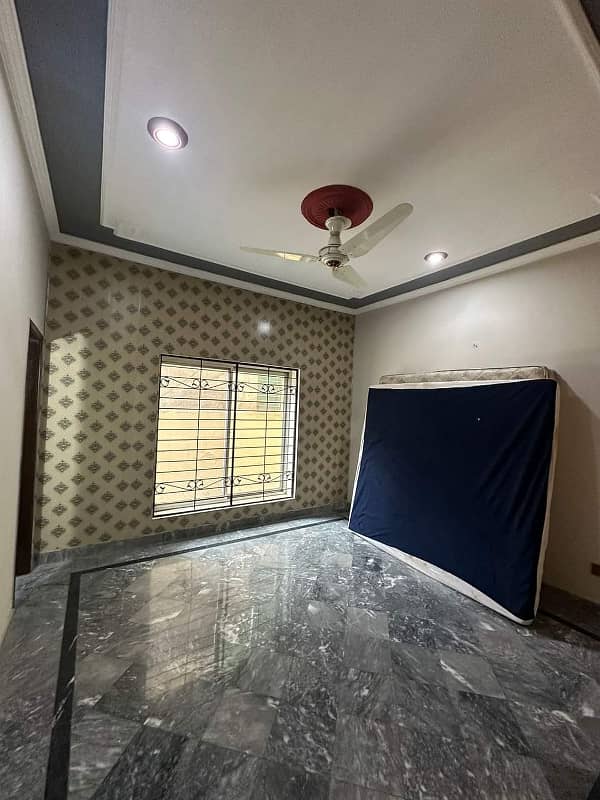 8 Marla House For Sale In Bahria Town Lahore. 5