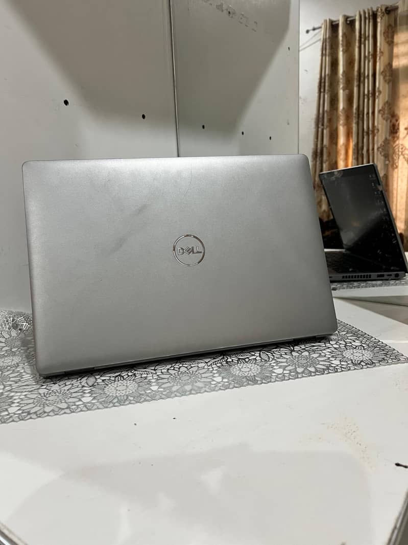 Dell i5 10gen 8/256 laptop 3