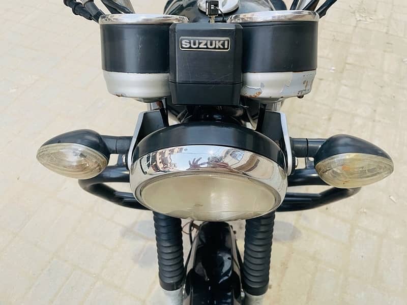 Suzuki GS 150 SE 4