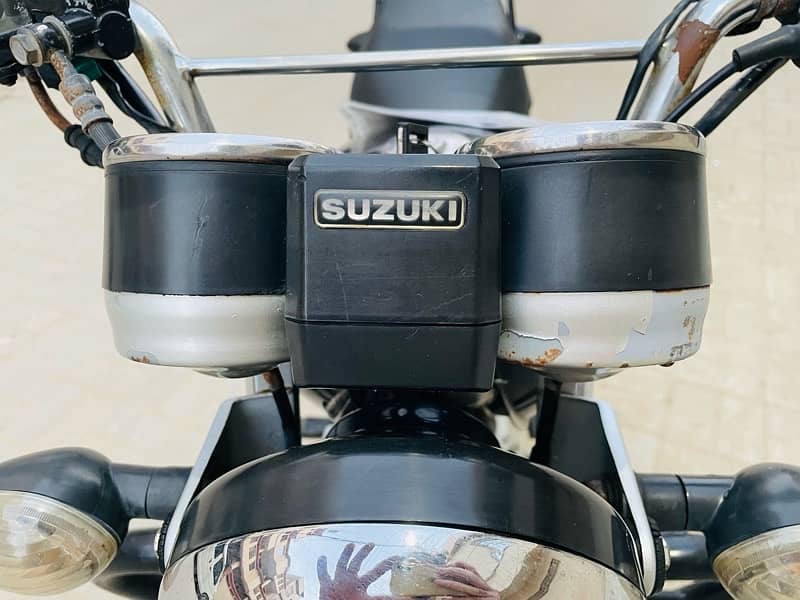 Suzuki GS 150 SE 15