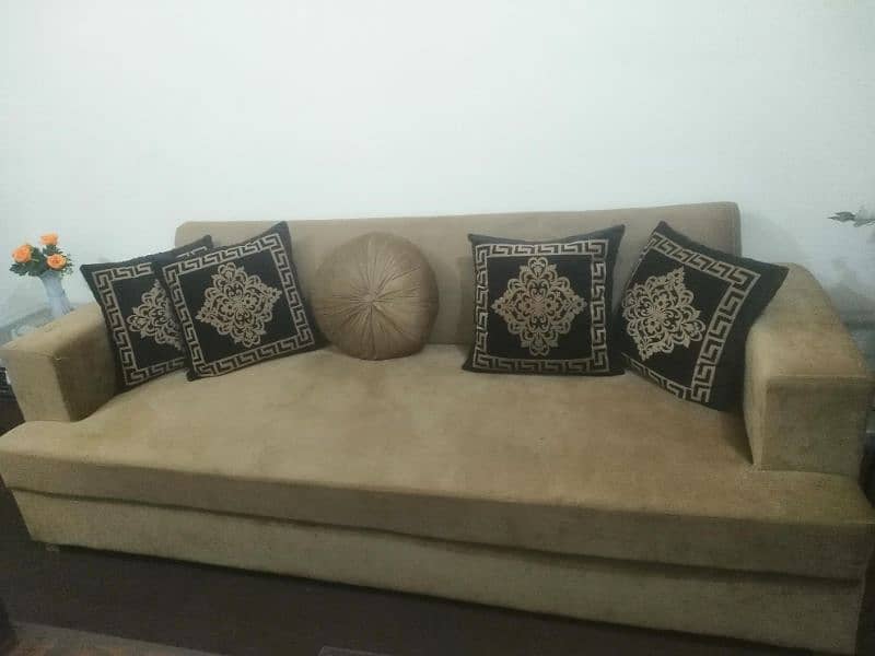 5 Seater Sofa skin velvet and Almost new Condition. . 0