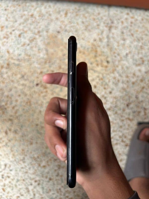 I phone Se2020 (64gb) non pta (jv) water pack 5