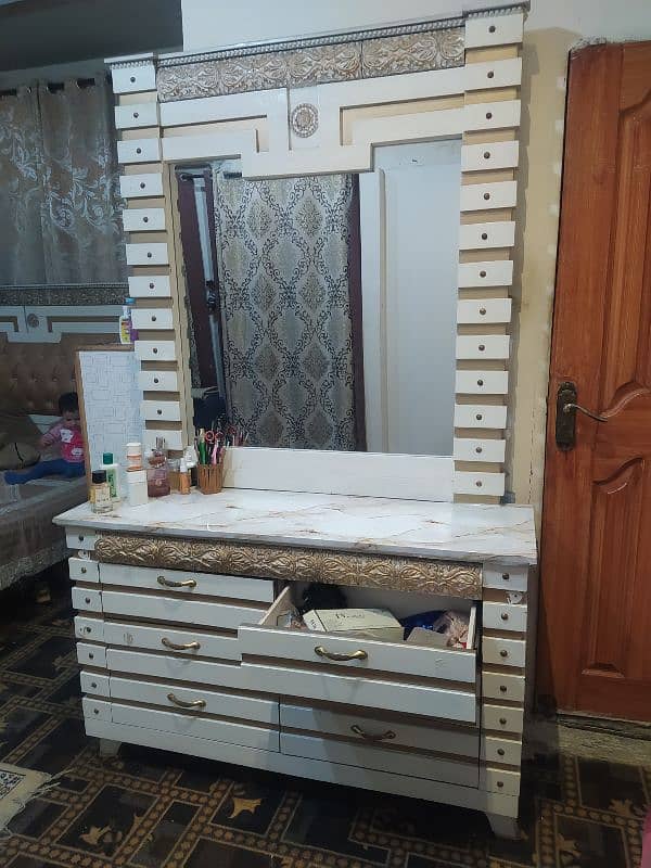 Used Dressing Table 1