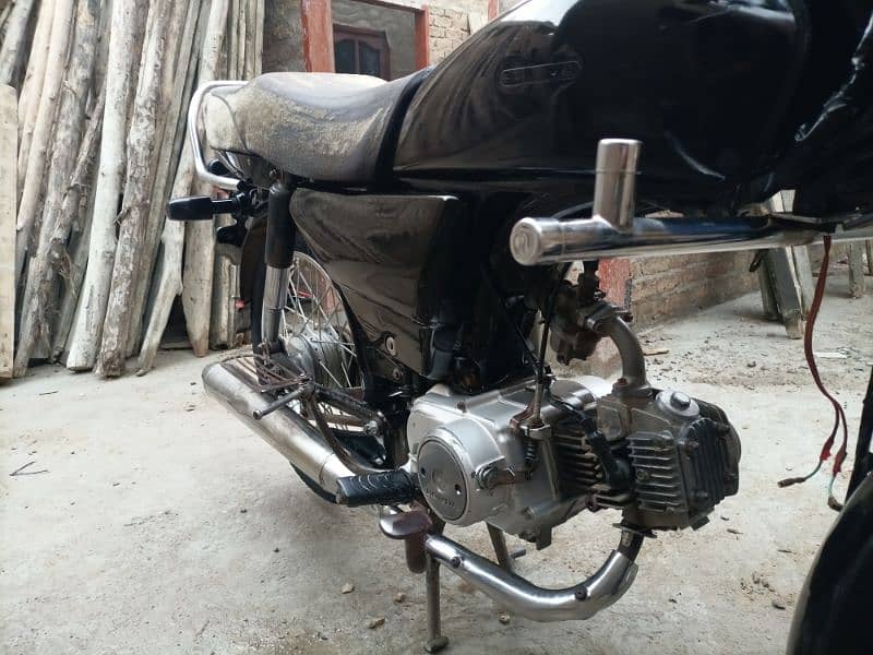 Honda CD 70 9