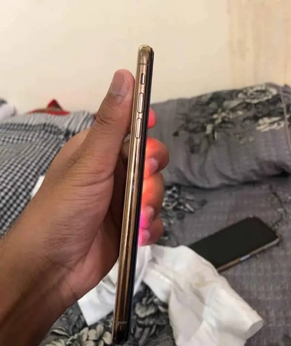 iPhone XS Max 64gb non pta but sim working battery 80 4