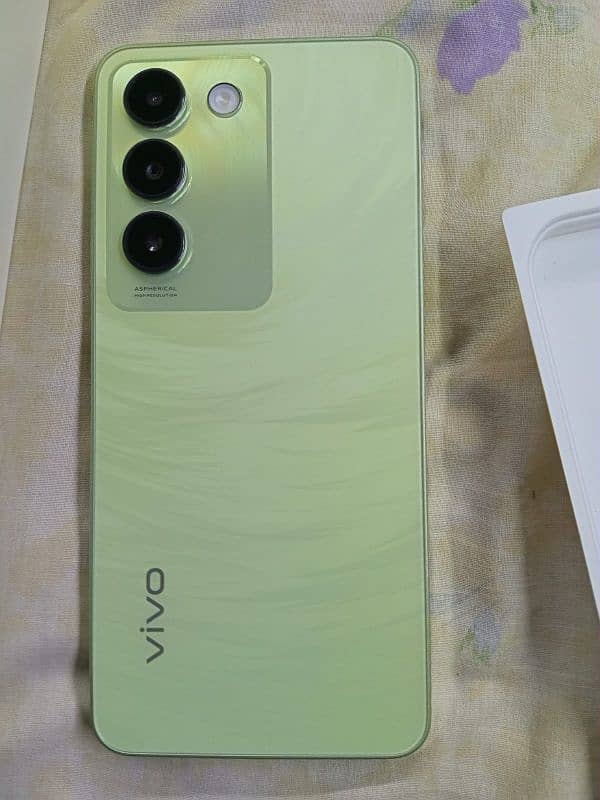 Vivo Y100 for sale 10 by 10 condition with All complete box 8GB 128GB 0