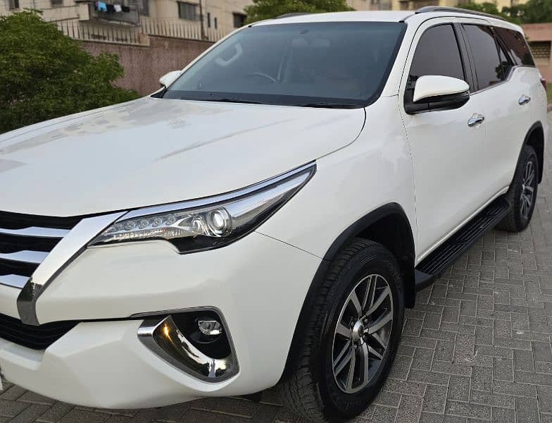 Toyota Fortuner V 2018 1