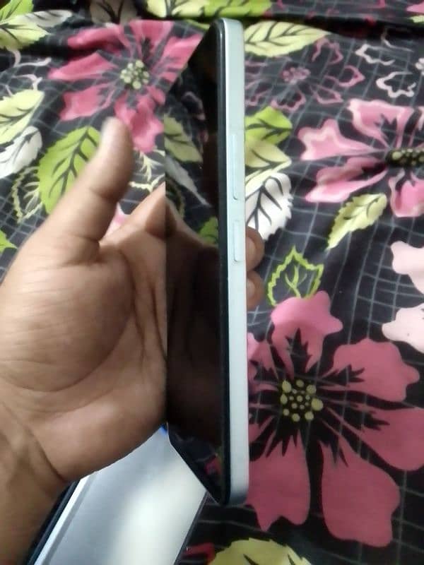 Redmi 13 hai bilkul ok hai kio masla nhi condition 10 / 10 hai 0