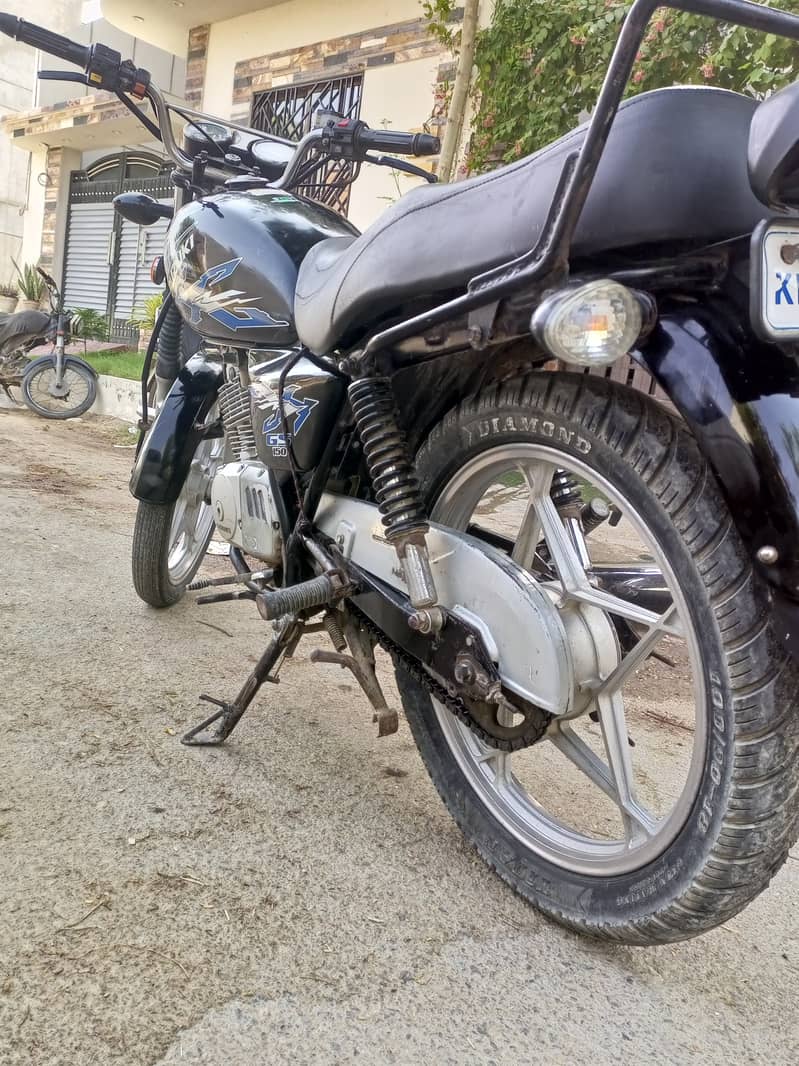 Suzuki GS 150 2018 4