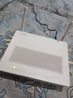 Huawei fiber router with charger and box