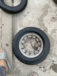 rikshaw tyre and new tyre