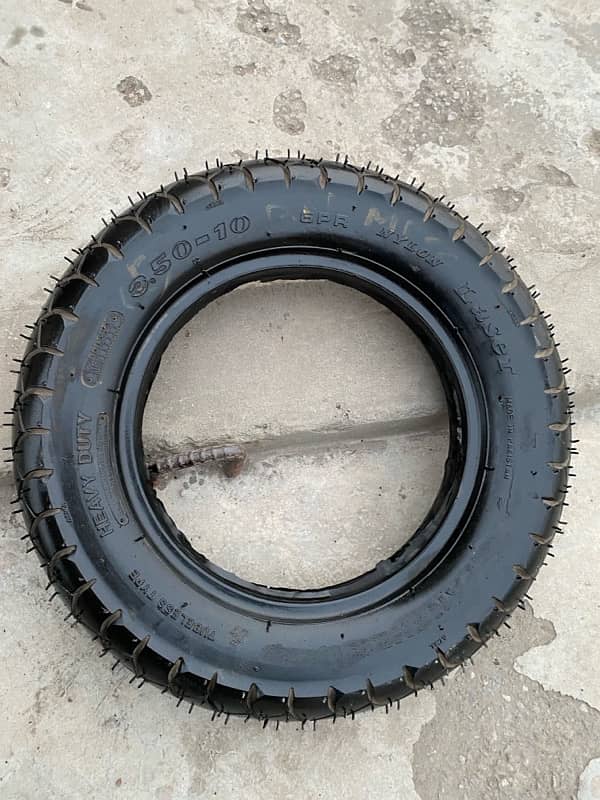 rikshaw tyre and new tyre 1