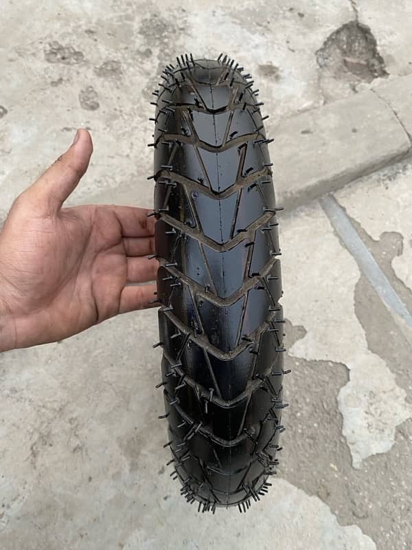 rikshaw tyre and new tyre 3