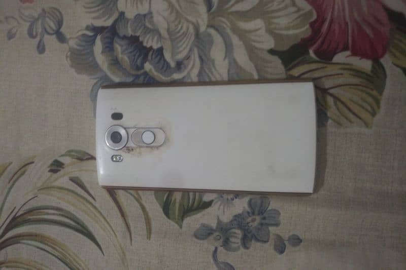 lg V10 full body or bteri lg G3 full body dono m bood nahi hi 3