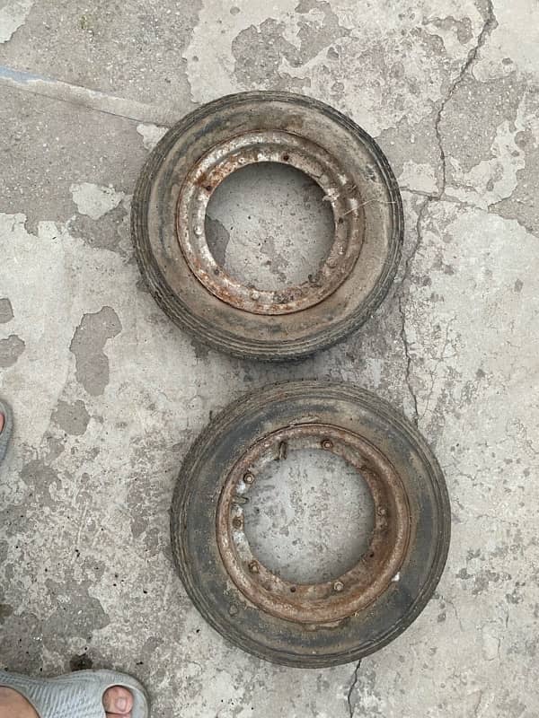 vespa tyre and rim 1