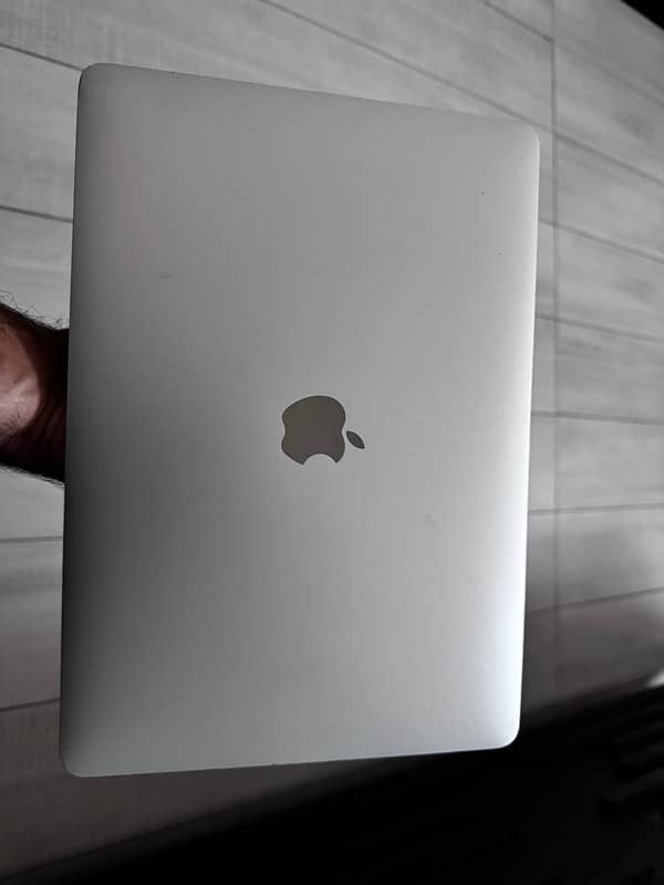 Macbook Pro 2017 13 inch Core i7 16gb Ram 512GB Ssd 1