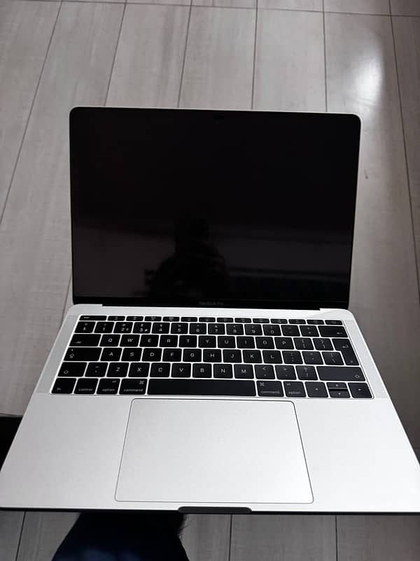 Macbook Pro 2017 13 inch Core i7 16gb Ram 512GB Ssd 2