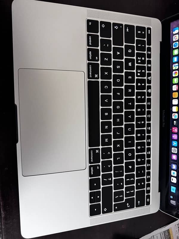 Macbook Pro 2017 13 inch Core i7 16gb Ram 512GB Ssd 3