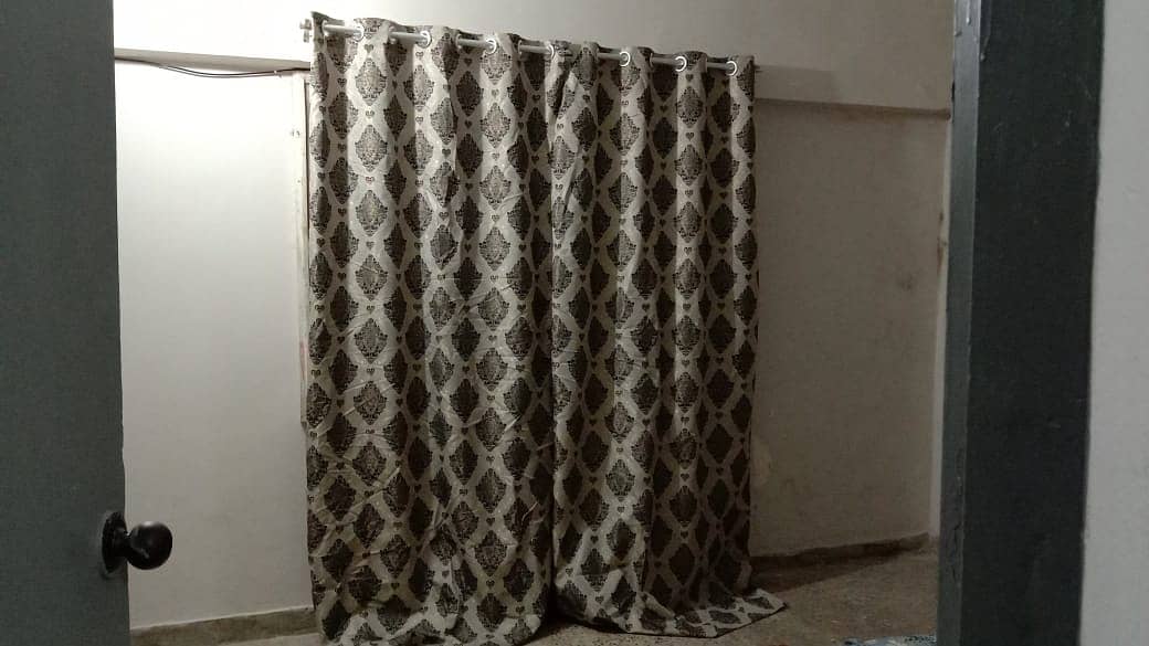 2 Pairs of Curtain like New 0