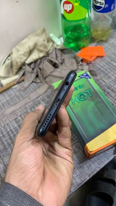 ifinix hot 10 4/64GB 5200mh battery with box 4