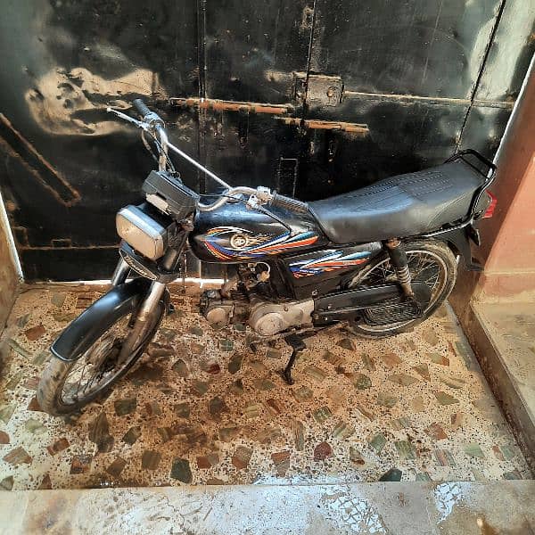 Yamaha Dhoom YD 70' (better than all chinese bikes), only 50,000 rs 0