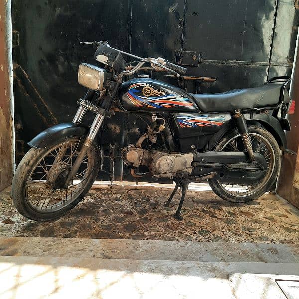 Yamaha Dhoom YD 70' (better than all chinese bikes), only 50,000 rs 1