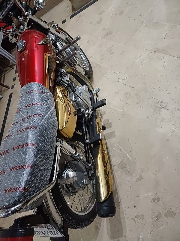 Honda 125 special edition new condition 3