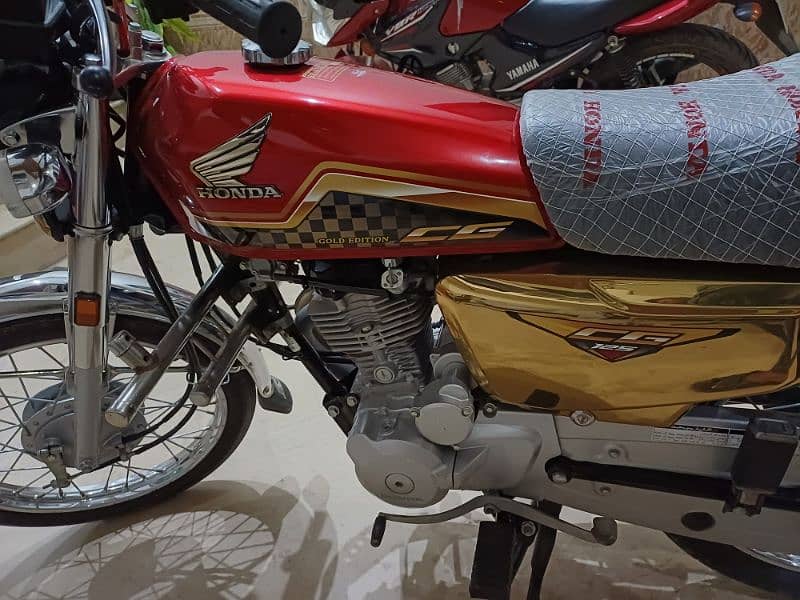 Honda 125 special edition new condition 4