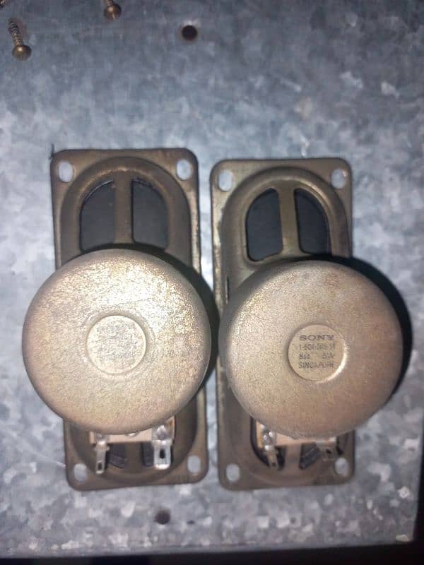 sony speakers. 5w. urgent sale. 1