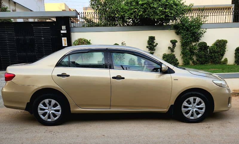 Toyota Corolla GLI 2011 original gold color 3