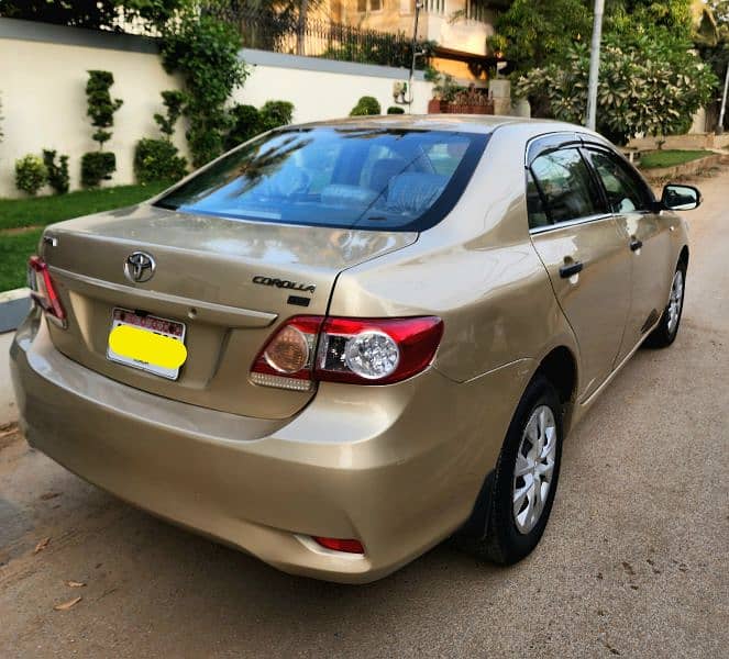 Toyota Corolla GLI 2011 original gold color 5