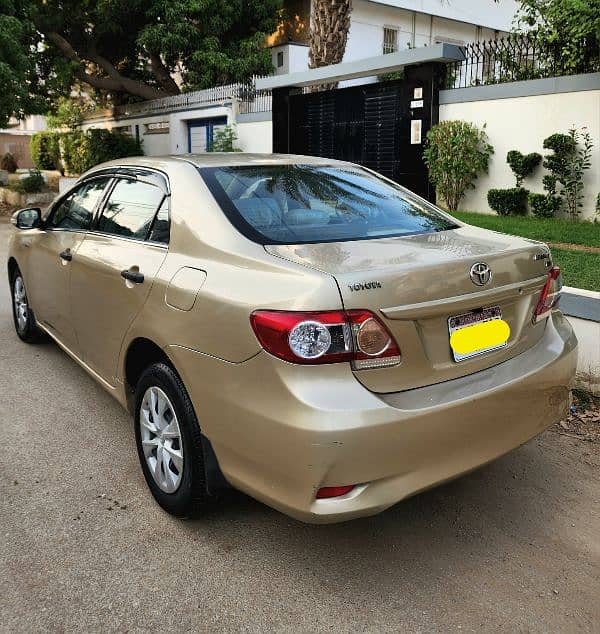 Toyota Corolla GLI 2011 original gold color 6