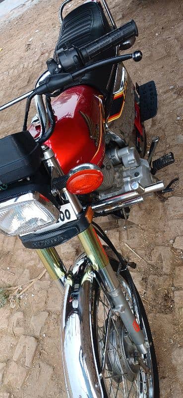 Honda 125 self start   contect num 03451071786 2