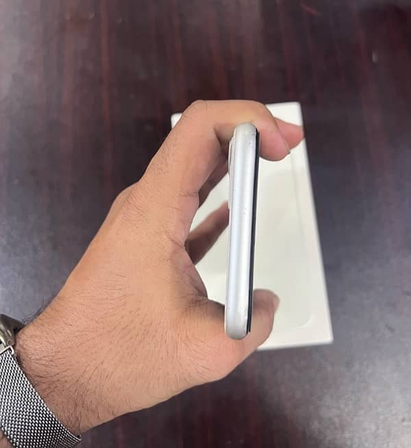 Iphone 11 128GB PTA Approved HK 4